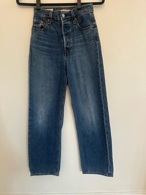 Levi's Ribcage Women's Straight-Leg Jeans in Medium Blue Wash